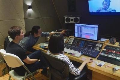 與馮小剛、管虎等導演數次合作,參與80余部電影后期制作,知名聲音指導王鋼用作品解析聲音創作