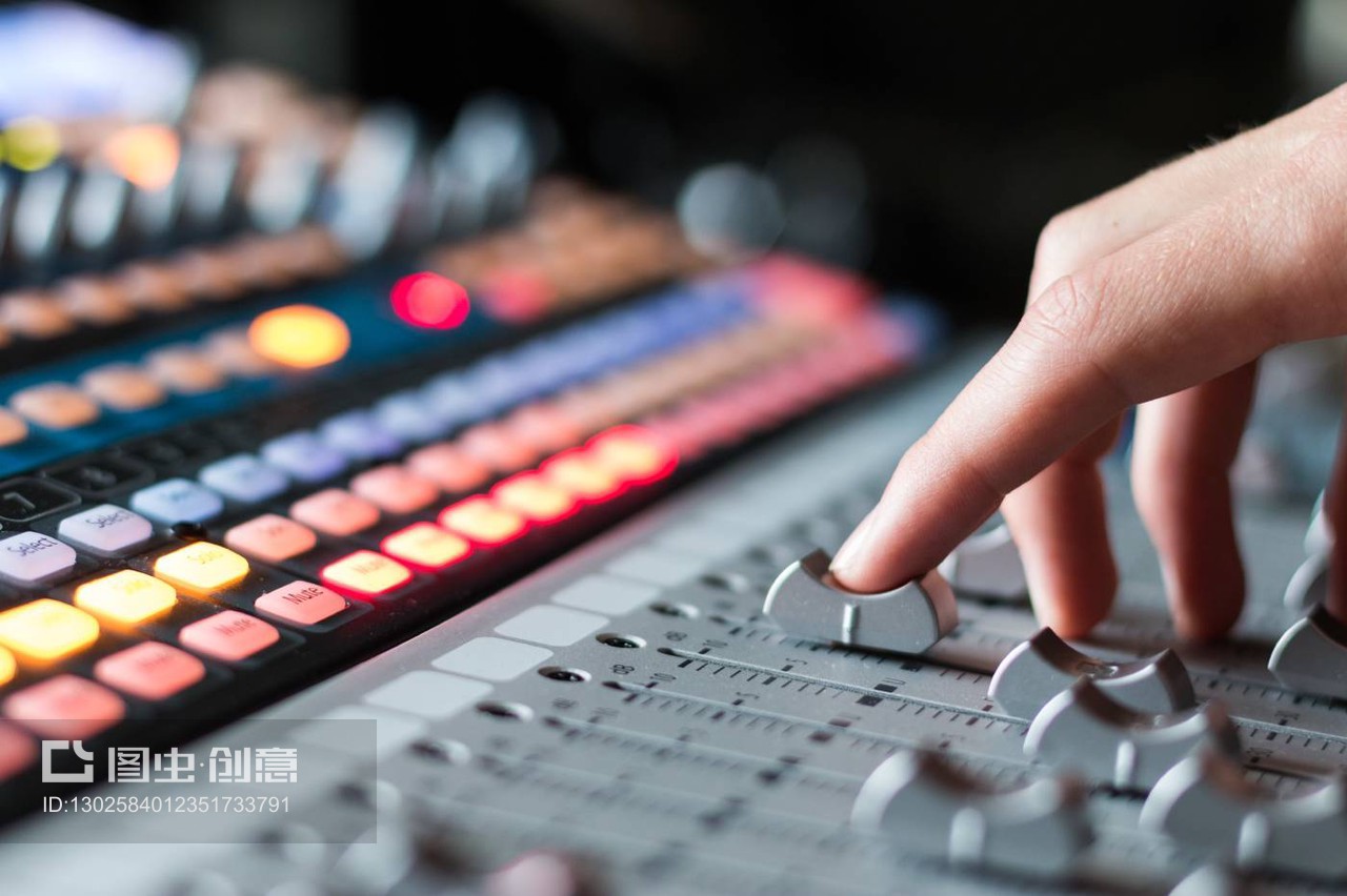 錄音室調音臺:專業音樂制作