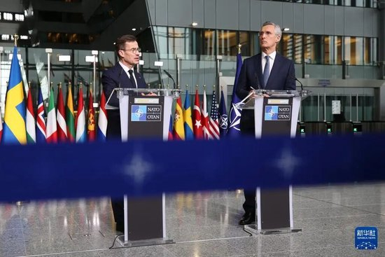 孩子胡亂咀嚼食物，吃得不對影響腸胃阻礙發育，父母應該怎么做