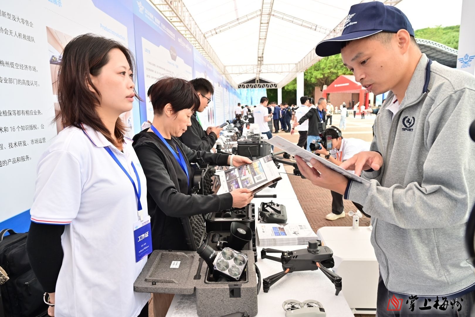 太忻建設三集團領導與湖北省宜昌市伍家崗區委書記會談