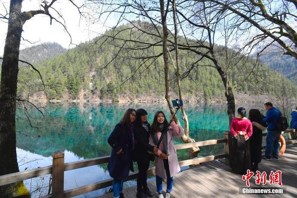 西北空管局空管中心技保中心自動化數據室召開安全教育會