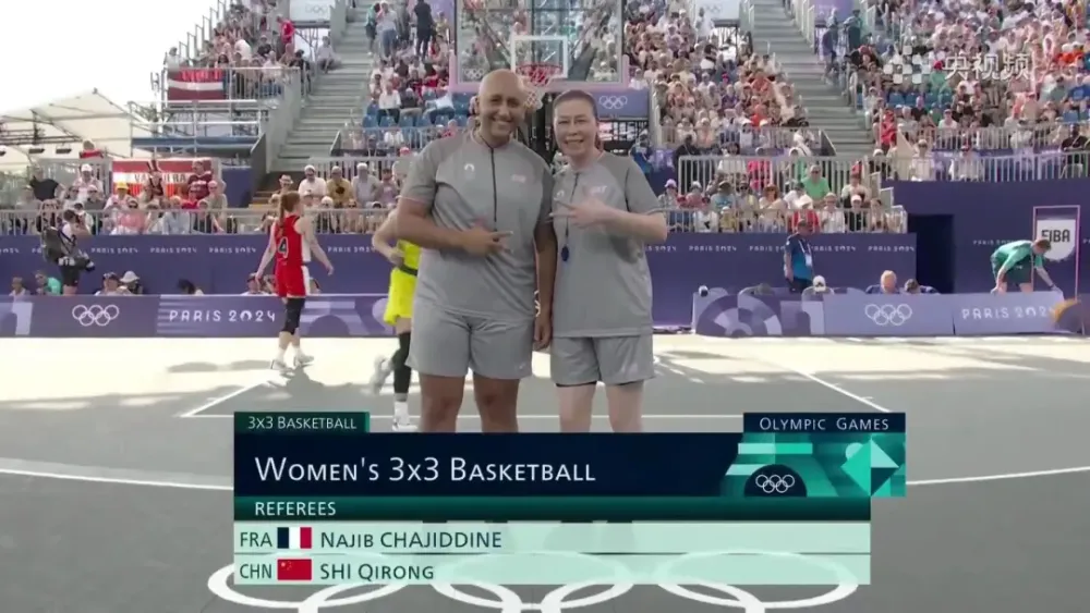 家庭醫生小區“擺攤”送健康_